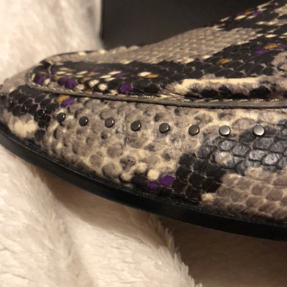 Vince Camuto Leather Snake Print Loafer. New w/ Box Mulberry, Ochre, Blk, & Wt. - Picture 5 of 10